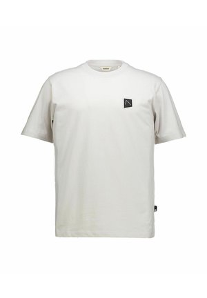 Biele tričko s krátkym rukávom, okrúhlym výstrihom a malým čiernym štvorcovým logom na ľavej strane hrudníka a malou značkou na bočnom šve.