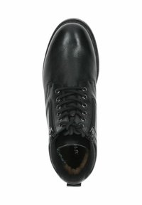 Botas de cuero negro con punta redondeada, cierre frontal con cordones y cremallera lateral. Forro de piel suave visible desde la abertura.
