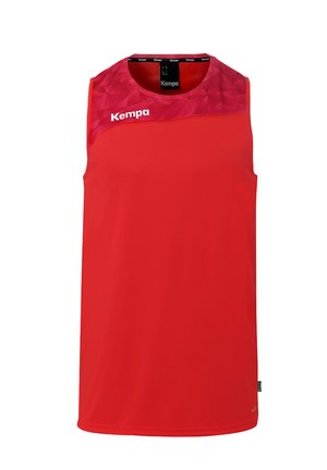 Camiseta deportiva sin mangas de color rojo con un patrón geométrico rojo más oscuro en la parte superior del pecho y el logo de "Kempa" en el hombro izquierdo.