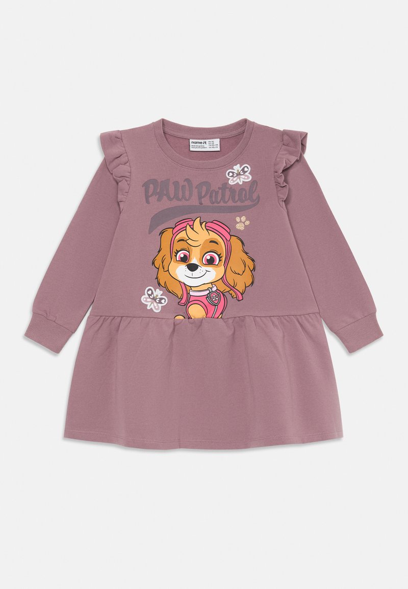 Violetinė ilgos rankovės suknelė su volanų rankovėmis, su spausdintu animaciniu šunelio dizainu ir pilku tekstu "PAW Patrol" priekyje.