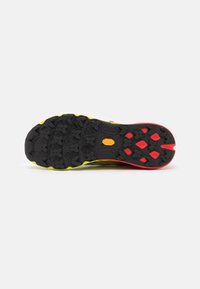 Merrell AGILITY PEAK 5 - Chaussures de running - highrise/hiviz