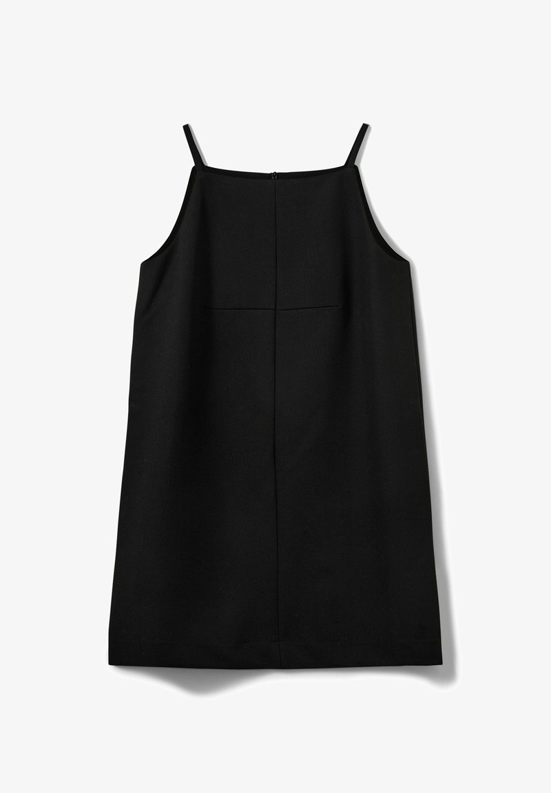 Vestido negro sin mangas con tirantes finos, corte recto, color sólido y cierre trasero con cremallera. Presenta un diseño sencillo y limpio.