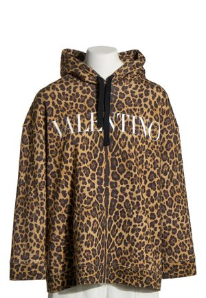 Bluza z kapturem w panterkę z czarnymi sznurkami i białym napisem "VALENTINO" na wysokości klatki piersiowej, prezentowana na białym torsie manekina.