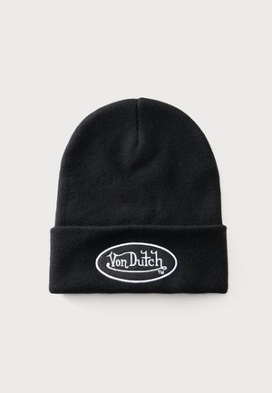 Czarna dziana czapka z podwiniętym mankietem, na którym znajduje się białe owalne logo oraz tekst "Von Dutch" wyhaftowany z przodu.
