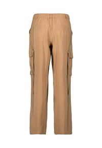 Beige cargobroeken met een elastische tailleband, zijzakken en twee cargozakken. Gemaakt van lichtgewicht, gladde stof met een recht gesneden been.
