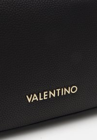 Valentino Bags NEVER - Rokassoma - nero