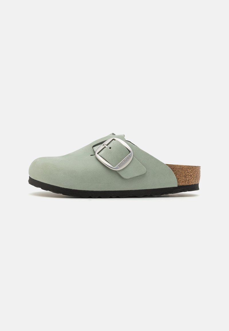 Birkenstock - BOSTON BIG BUCKLE LENB REGULAR - Matalakantaiset pistokkaat - pure sage, Suurenna