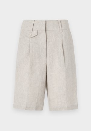 Shorts din in bej cu un design croit, prezentând o pliu frontal, o închidere cu un singur buton și un talie simplă.