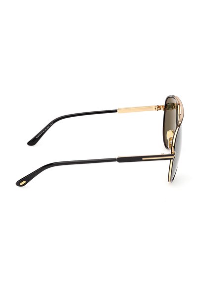Vue latérale de lunettes de soleil avec des branches fines noires et dorées et des verres teintés foncés sur fond blanc.