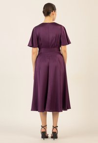 Apart MIDI - Cocktailkleid/festliches Kleid - pflaume