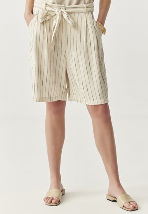 LIONKA  - Shorts - off white