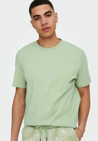 Only & Sons ONSMAX LIFE NOOS - Basic T-shirt - swamp