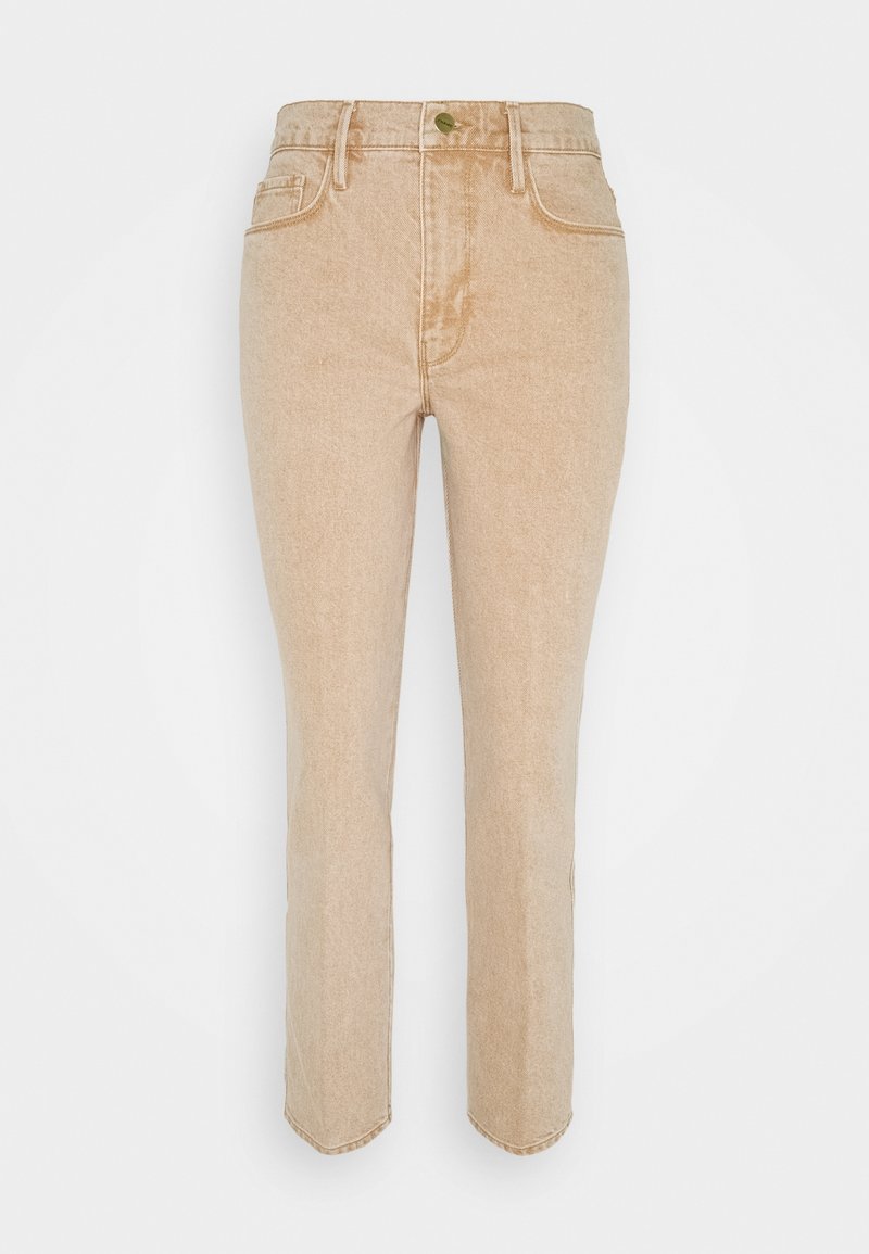 Jean en denim beige avec une coupe ajustée, cinq poches et une braguette à boutons. Présente un léger délavage et un ourlet cousu.