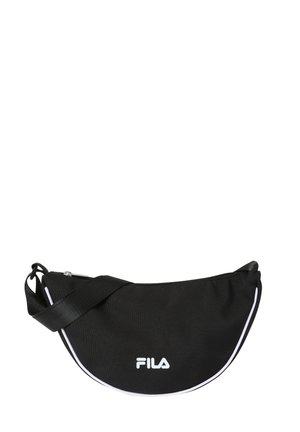 Czarna, półksiężycowa torebka FILA na ramię z białymi przeszyciami, regulowanym paskiem i zamkiem błyskawicznym.
