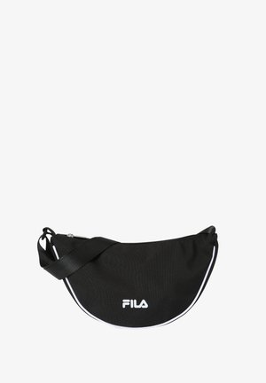 Zwarte FILA halfmaansvormige crossbodytas met witte bies, verstelbare band en ritssluiting.