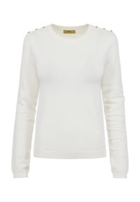 Biały sweter dzianinowy z długimi rękawami, okrągłym dekoltem i ozdobnymi złotymi guzikami na ramieniu. Gładka faktura i dopasowany fason.