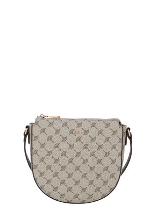 Borsa a tracolla beige con motivo in rilievo a forma di stelle, hardware dorato e tracolla marrone. Presenta una chiusura con zip e un design elegante e arrotondato.