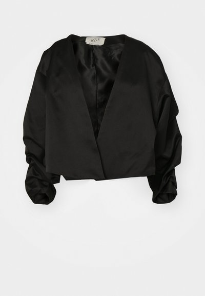 Veste noire courte en satin lisse avec un décolleté en V profond et des manches volumineuses froncées, présentant un design minimaliste.