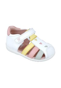 Sandalia blanca para niños con una correa de Velcro, con rayas amarillas, rosas y verdes. Cortes en forma de corazón en la parte delantera; interior suave y texturizado.