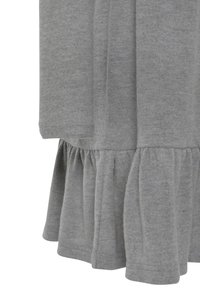 Graues Baumwollkleid mit einem Volantsaum, weichem Material und schlichtem Design. Der obere Teil hat kurze Ärmel und einen geraden Schnitt.