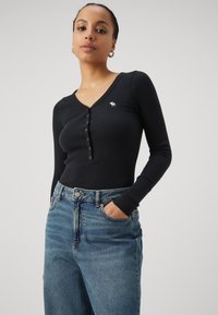 Abercrombie & Fitch LONG SLEEVE ICON HENLEY - Tops ar garām piedurknēm - black