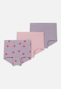 Tre par bomullsshorts i lavendel og rosa. Ett par har hjerte mønster; de andre er ensfargede. Myk, elastisk midjebånd.