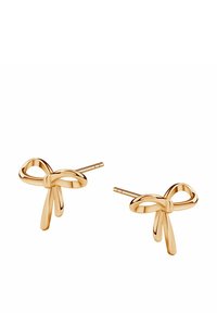 Złote kolczyki w kształcie kokardy, z gładkim, wypolerowanym wykończeniem oraz z zapięciem na sztyft, ozdobione delikatnym wzorem węzła.