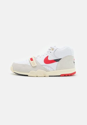 AIR TRAINER 1 - Augsti sporta apavi - white/university red/black/coconut milk/summit white