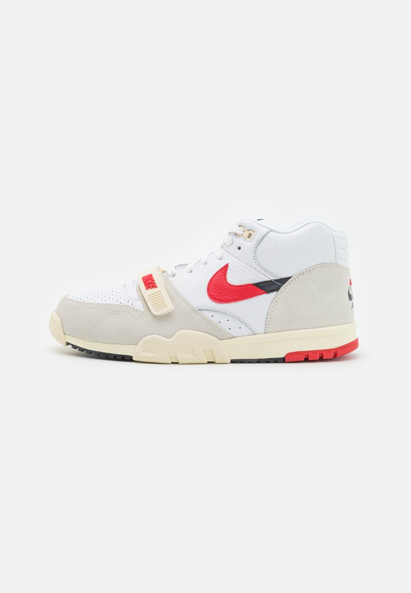 Nike Sportswear AIR TRAINER 1 - Vysoké tenisky - white/university red/black/coconut milk/summit white