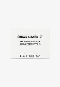 Vit förpackning med fet svart text. Produkt: Grown Alchemist Skin Renewal Night Cream, 40 ml, med detaljerade användningsanvisningar.