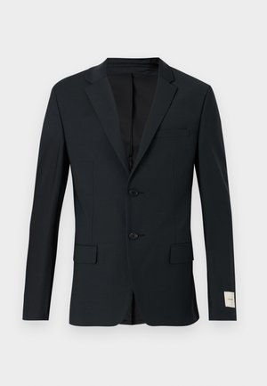 Sötét tengerészkék blézer, egysoros gombolású, két gombbal, hajtókákkal és két elülső zsebbel. Simaságával finom textúrát mutat.