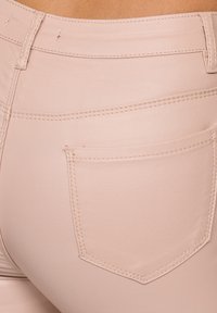 Elara Broek - rosa