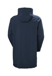 Cappotto impermeabile blu navy con cappuccio, maniche lunghe e taglio dritto. Texture liscia, senza chiusure o accentuazioni visibili. Vista posteriore.