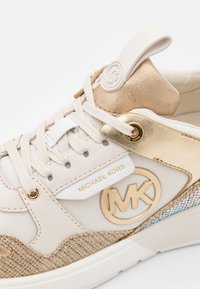 MICHAEL Michael Kors THEO TRAINER - Sneakers laag - pale gold