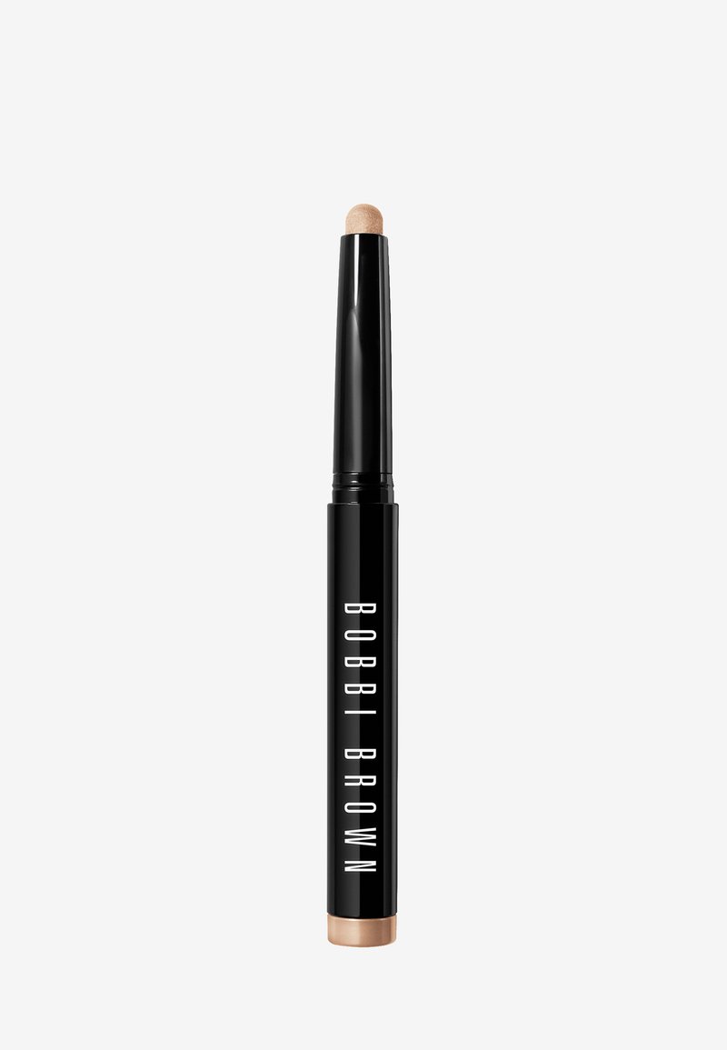 Czarna szminka w tubce z zaokrąglonym wierzchem, z wyraźnym białym napisem "BOBBI BROWN" i metalicznym złotym akcentem przy podstawie.