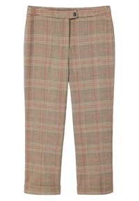 Pantalons à carreaux beige et marron avec des accents rouges, devant plat, fermeture à bouton, jambes fuselées et ourlets retournés.