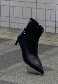 Non sélectionné, black pratia