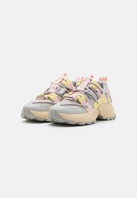 Steve Madden TAZMANIA - Tossud - grey/pink