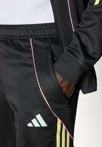 Thumbnail Image 7