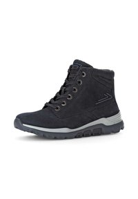 Stivali alla caviglia in suede nero con accenti grigi, dotati di design con lacci, occhielli in metallo e suole in gomma testurizzata per una migliore aderenza.