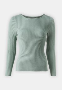 Pitkähiha vaaleanvihreä ribbipaita, jossa on pyöreä pääntie ja vartalonmyötäinen leikkaus, esittelee pystysuoria raitoja tekstuurin yksityiskohtana.