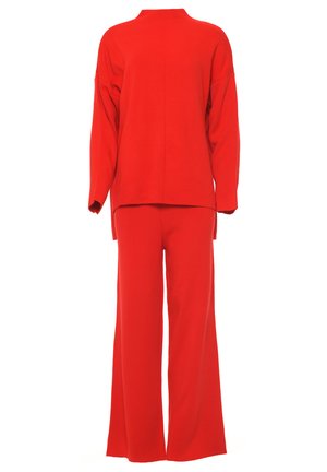 OVERSIZED JUMPER AND PANTS - Trainingspak - red