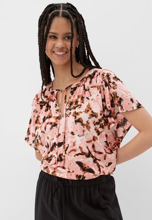 MIT RAFFUNG - Bluse - papaya