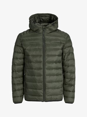 Olivegrüne gepolsterte Jacke mit Kapuze, durchgehendem Reißverschluss und horizontaler Steppoptik. Zwei Seitentaschen. Schwarzer Saum und Bündchen.