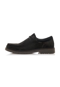 Scarpe in suede nero con punta rotonda, cuciture frontali minime e suola in gomma marrone. Presentano un design con lacci e un colletto imbottito.