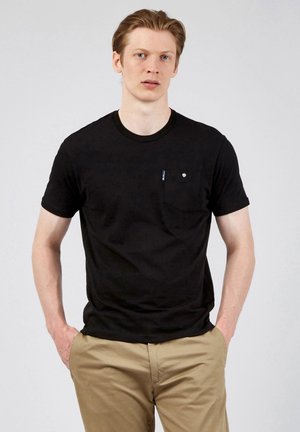 SIGNATURE POCKET TEE - T-shirts basic - black