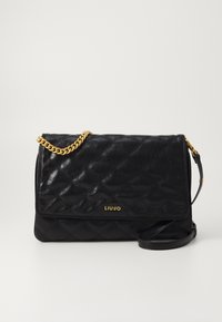 Borsa a tracolla nera in pelle trapuntata con catena dorata e logo "LIUJO". Caratterizzata da una forma strutturata e da una texture liscia.