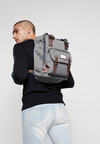 Doughnut MACAROON BACKPACK UNISEX - Rucksack - charcoal