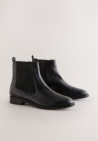 Nevybrané, new black leather