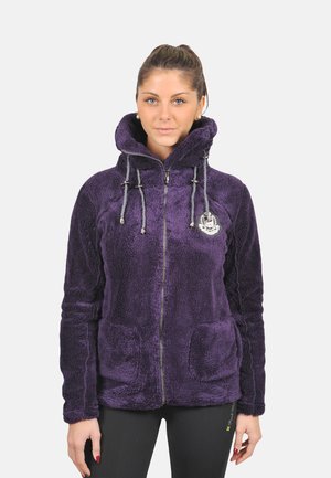 Veste en polaire violette avec un col haut, fermeture éclair frontale, deux poches, ajustements à cordon de serrage et une patch décoratif sur la poitrine.